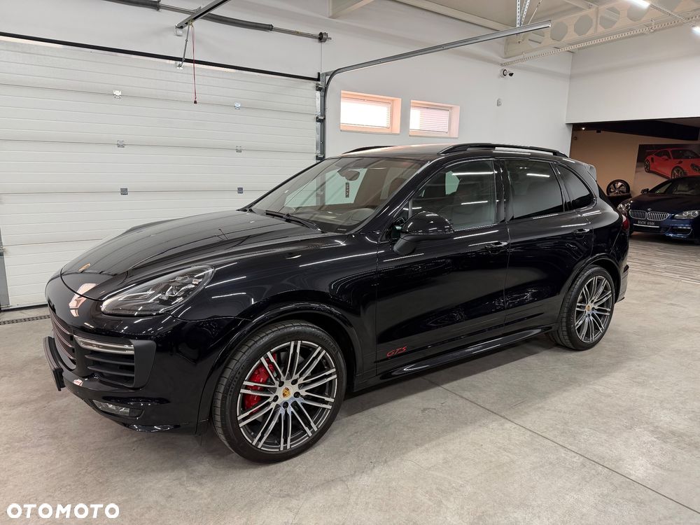 Porsche Cayenne - 1