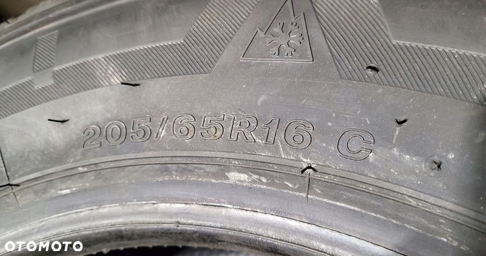 4x Bridgestone Blizzak W810 205/65R16C 107/105T Z649A - 9