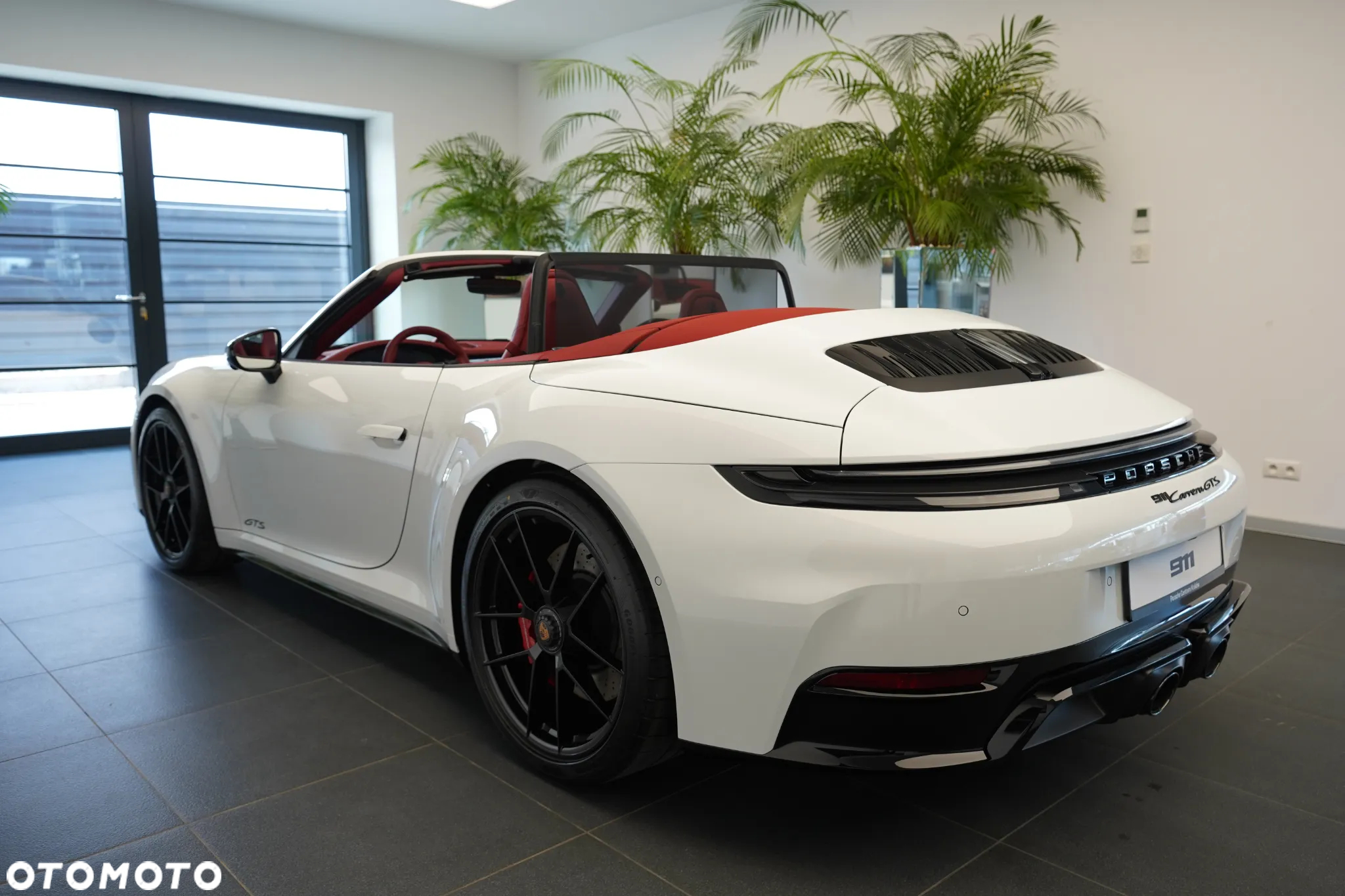 Porsche 911 Carrera GTS Cabrio - 2