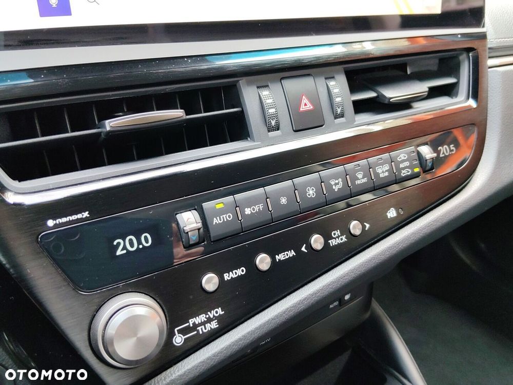 Lexus ES 300h Business Edition - 22