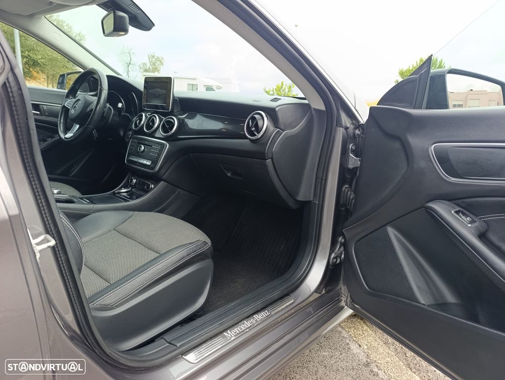 Mercedes-Benz CLA 180 d 7G-DCT Urban - 13