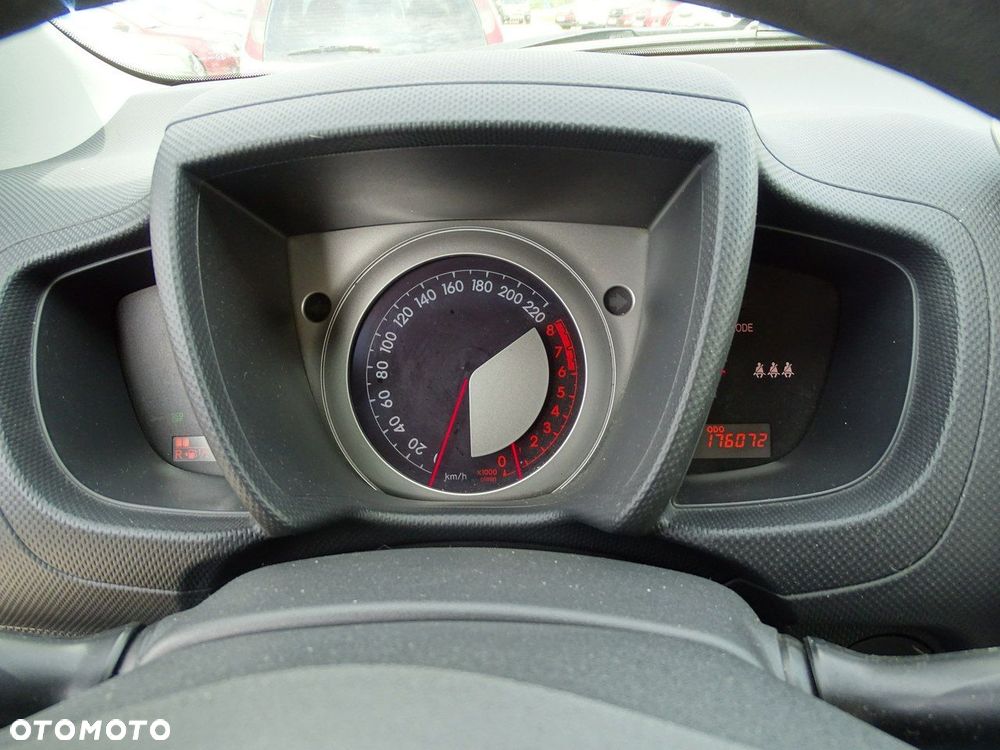 Toyota Urban Cruiser - 8