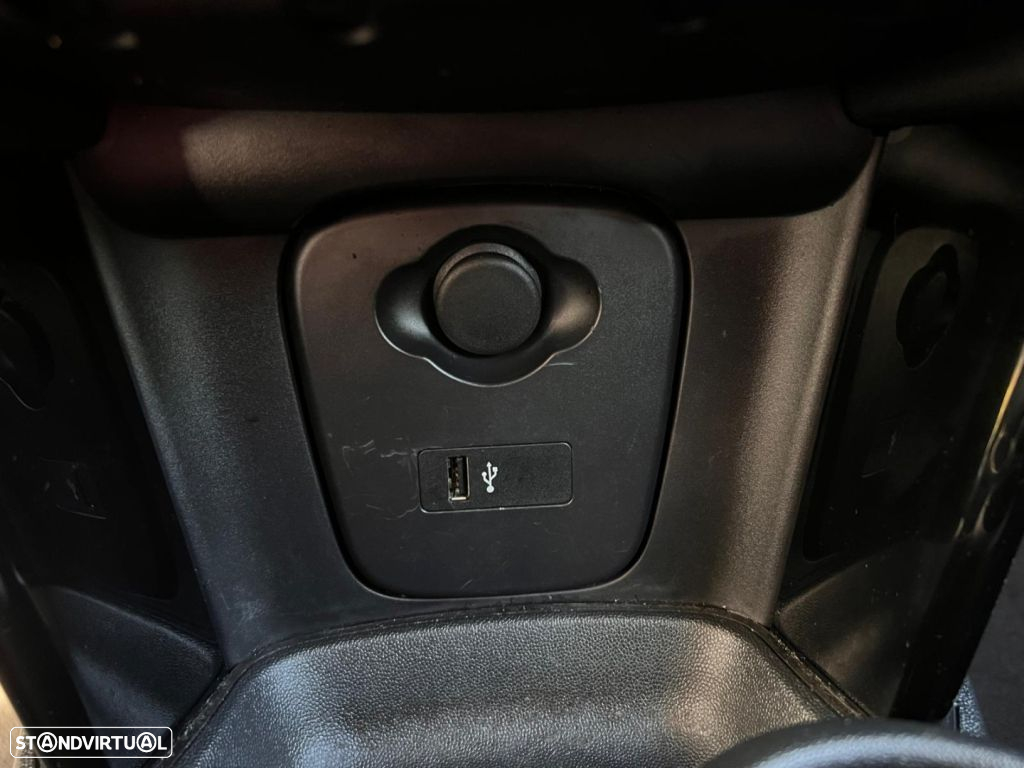 MINI 3 Portas Cooper Essential - 22