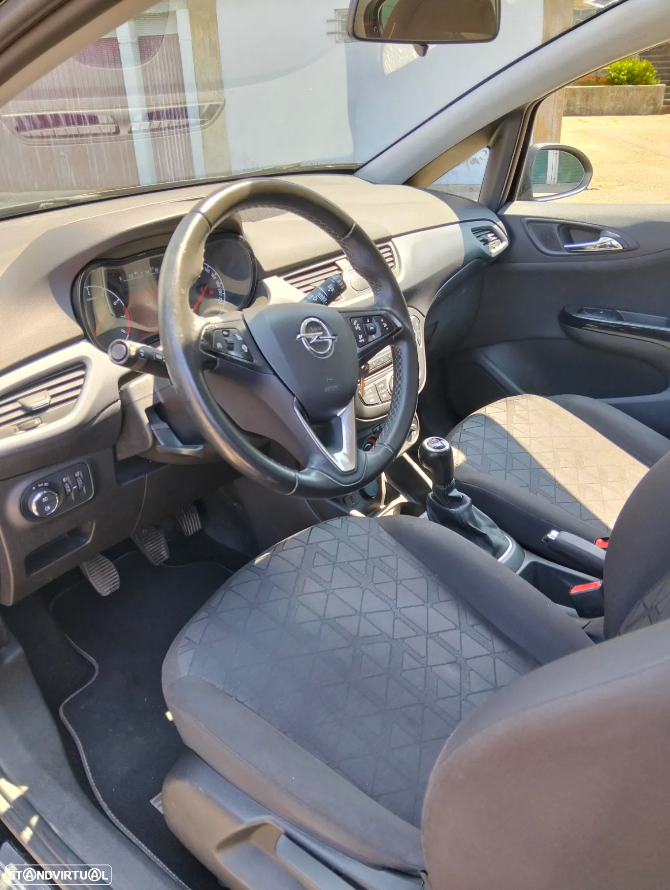 Opel Corsa 1.2 120 Anos - 9