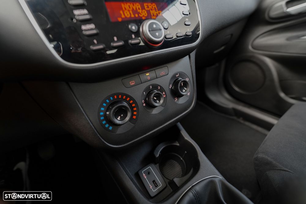 Fiat Punto 1.3 M-Jet Lounge S&S - 17