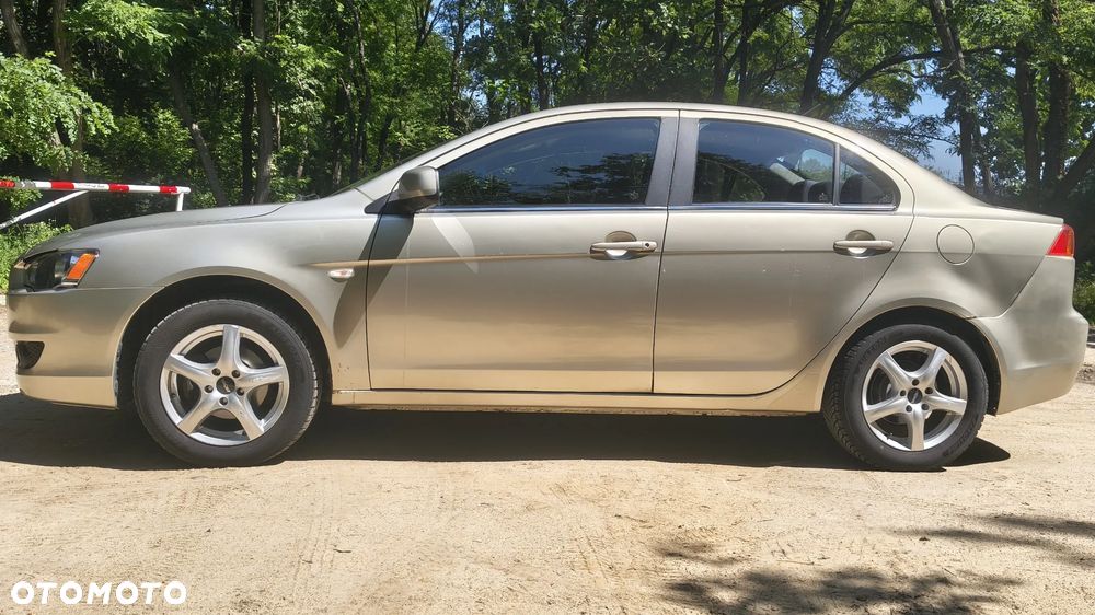 Mitsubishi Lancer 1.8 Invite - 4