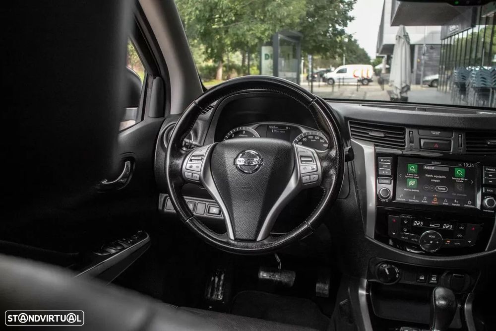 Nissan Navara 2.3 dCi CD 4WD Tekna Auto - 36