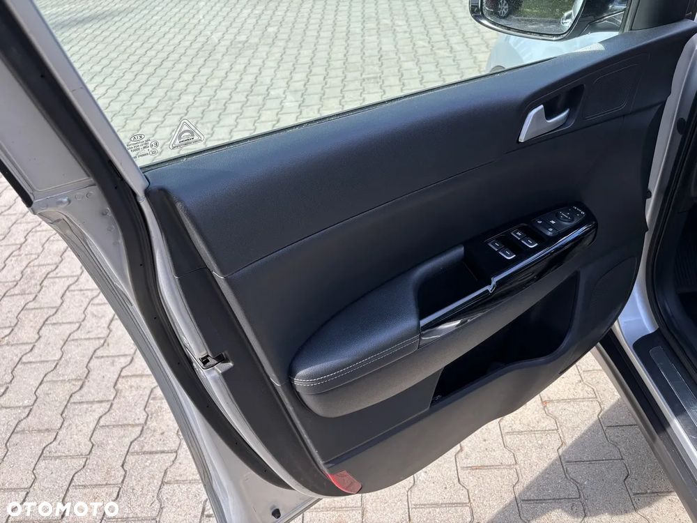 Kia Sportage 1.7 CRDI 2WD ISG Dream-Team Edition - 18