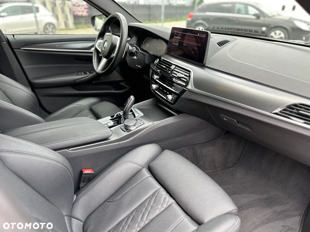 BMW Seria 5 520d xDrive - 12
