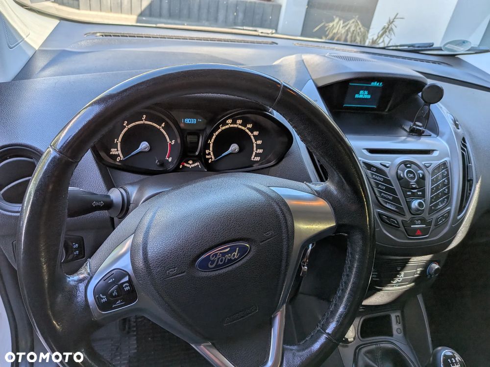 Ford Transit Courier - 10