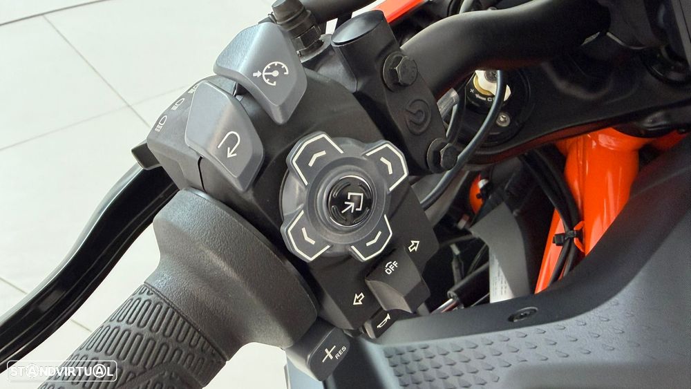 KTM 1390 Super Duke R - 11