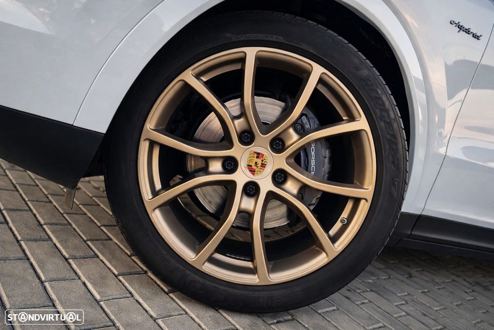 Porsche Cayenne Coupé E-Hybrid - 8