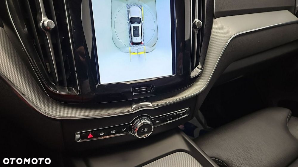 Volvo XC 60 B4 B Plus Dark - 20