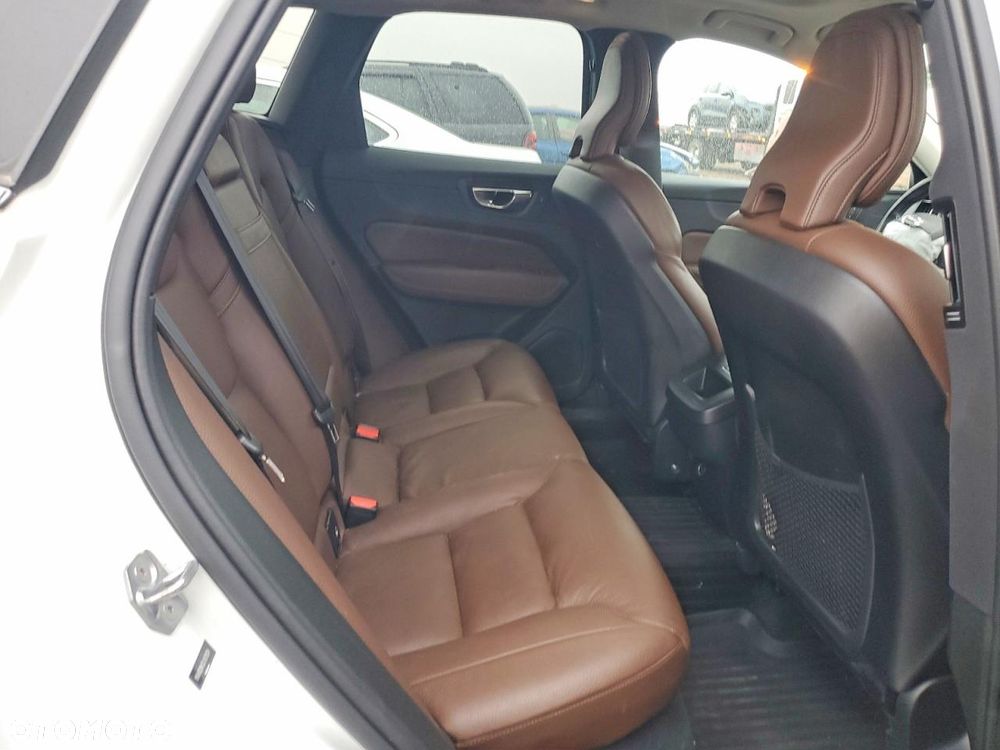 Volvo XC 60 T5 AWD Momentum - 9