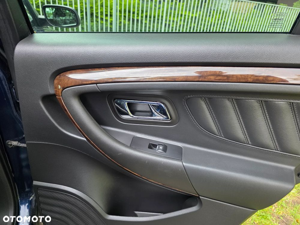 Ford Taurus - 33