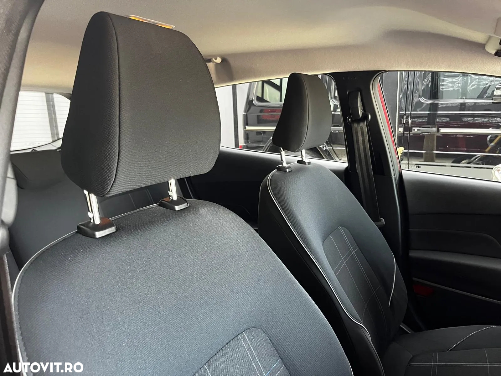 Ford Fiesta 1.0 EcoBoost Powershift Trend - 29