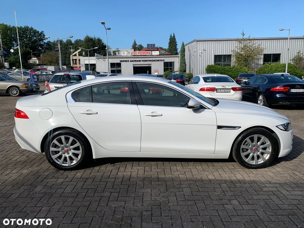 Jaguar XE 2.0 D Prestige - 5