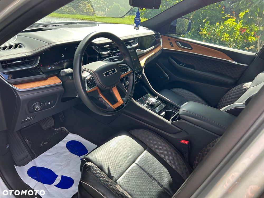 Jeep Grand Cherokee - 12