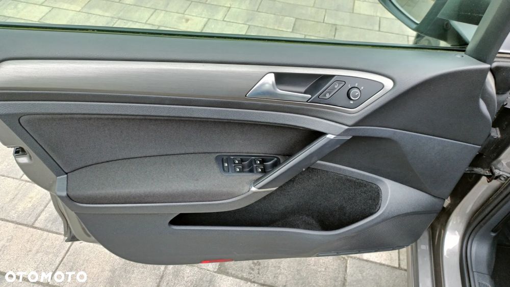 Volkswagen Golf - 37