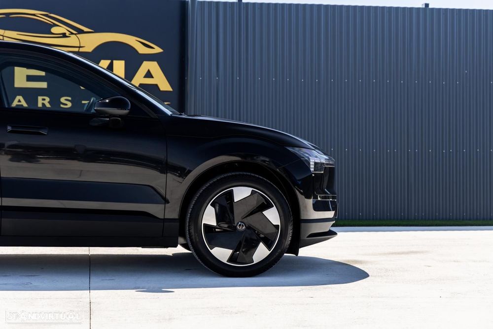 Volvo EX30 69 kWh Single Motor Extended Range Black Edition - 19