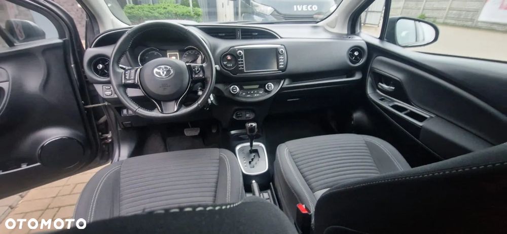 Toyota Yaris 1.5 VVT-i Team Deutschland - 12