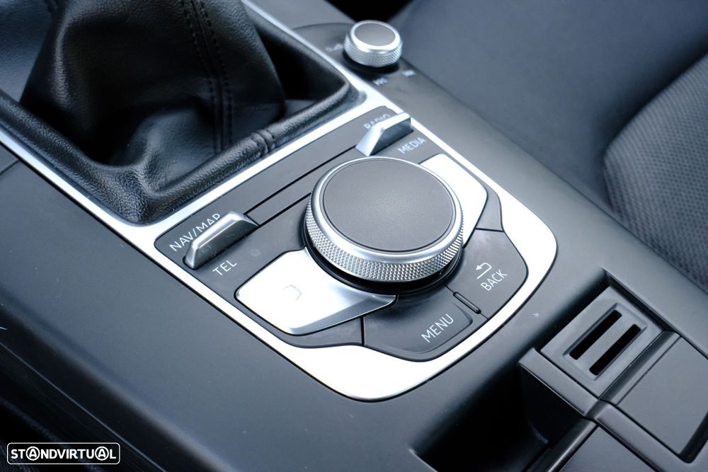 Audi A3 Limousine 1.6 TDI Design - 24