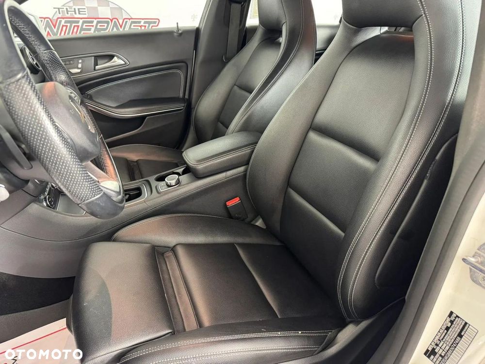 Mercedes-Benz CLA 250 4Matic 7G-DCT - 18