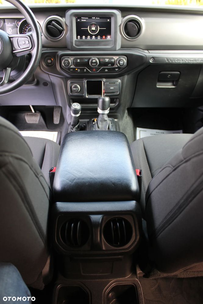 Jeep Wrangler Unlimited 3.6 Automatik X - 24