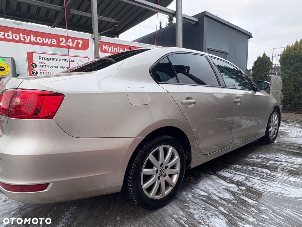 Volkswagen Jetta 1.6 TDI Comfortline - 3