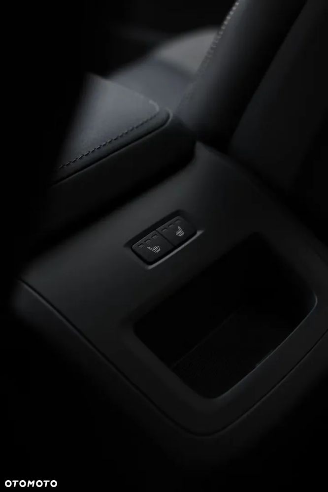 Volvo XC 60 B5 B AWD Plus Black Edition - 34