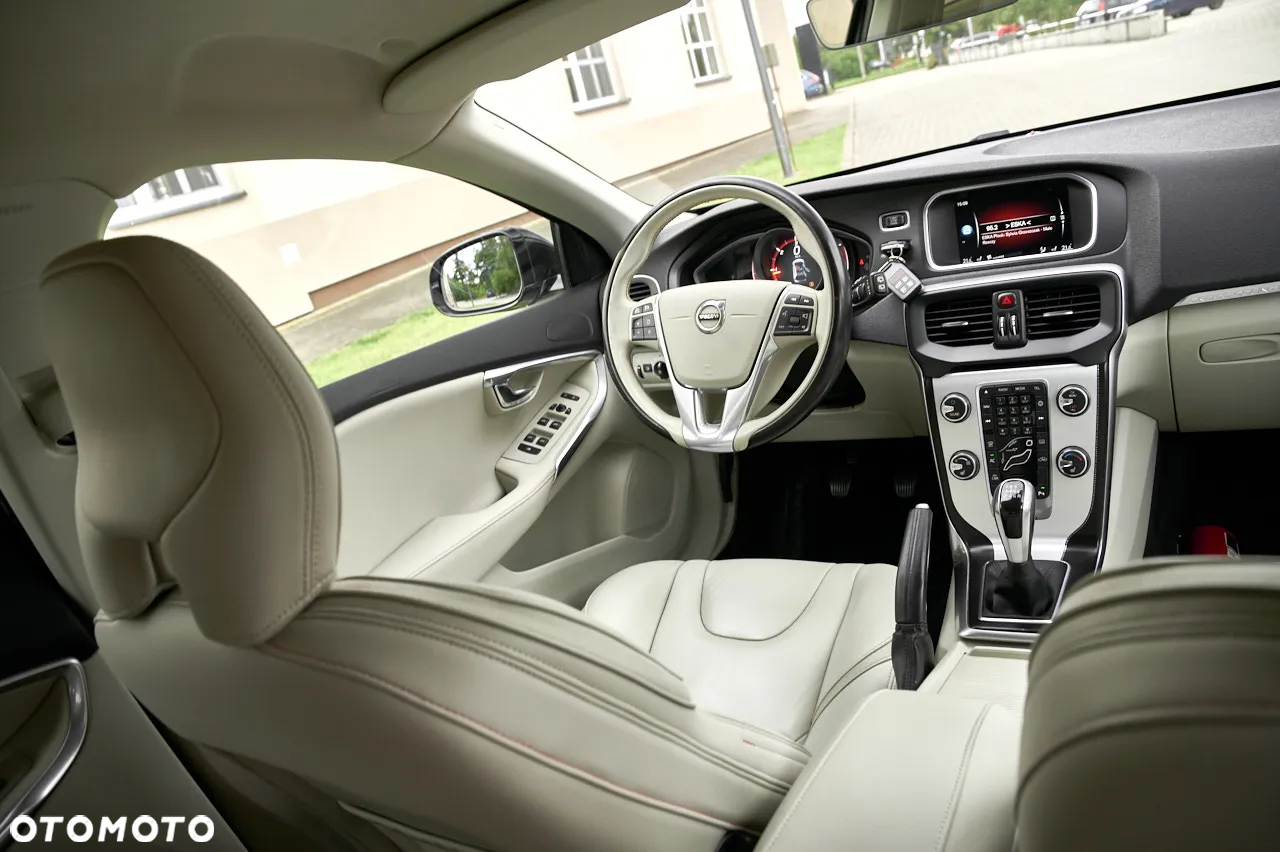 Volvo V40 Cross Country D2 Drive-E Ocean Race - 29