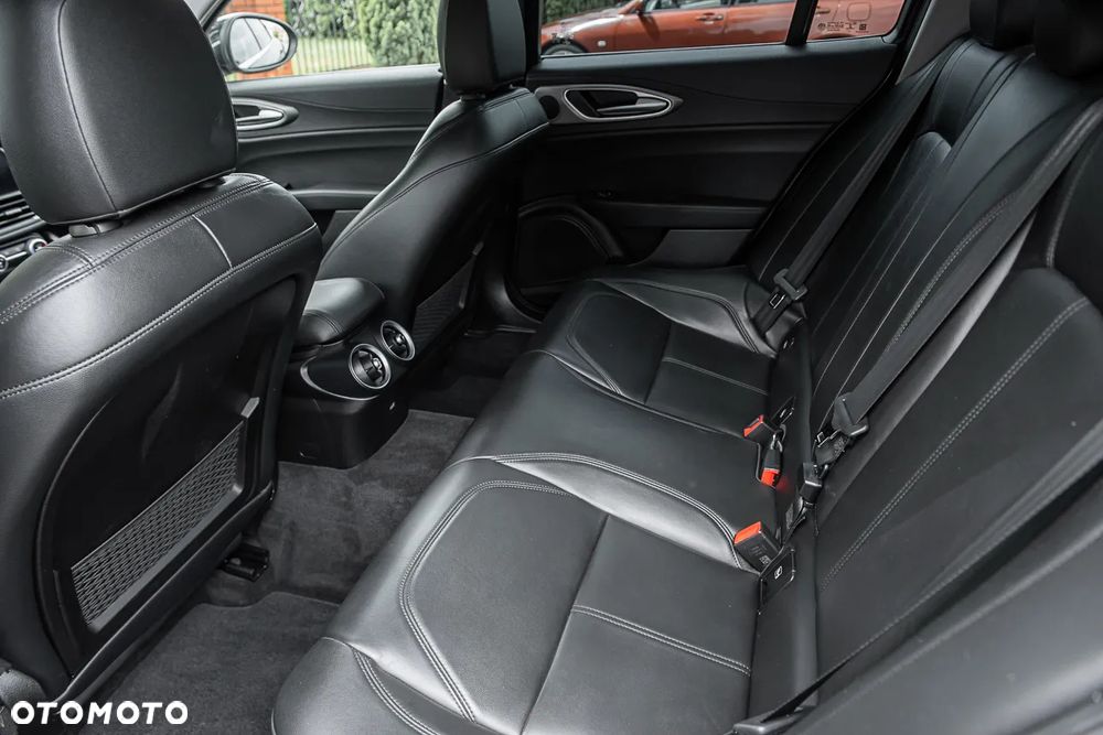 Alfa Romeo Giulia 2.2 Super - 8