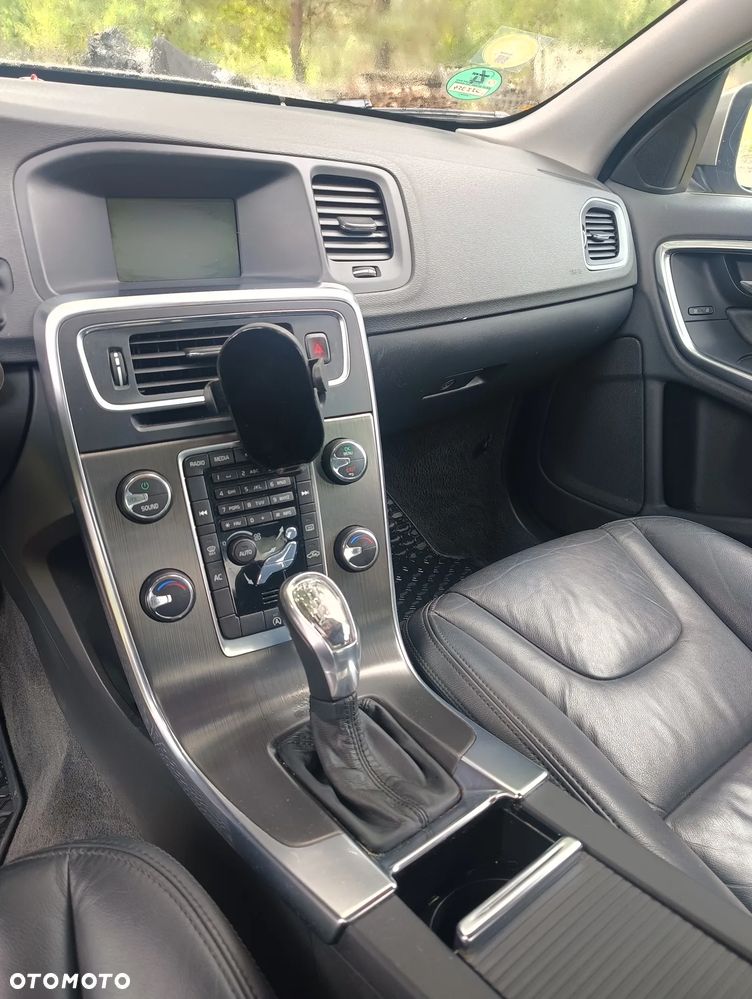 Volvo S60 D2 Summum - 8
