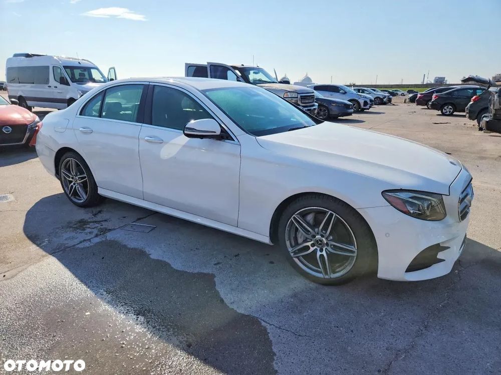 Mercedes-Benz Klasa E 300 9G-TRONIC AMG Line - 1