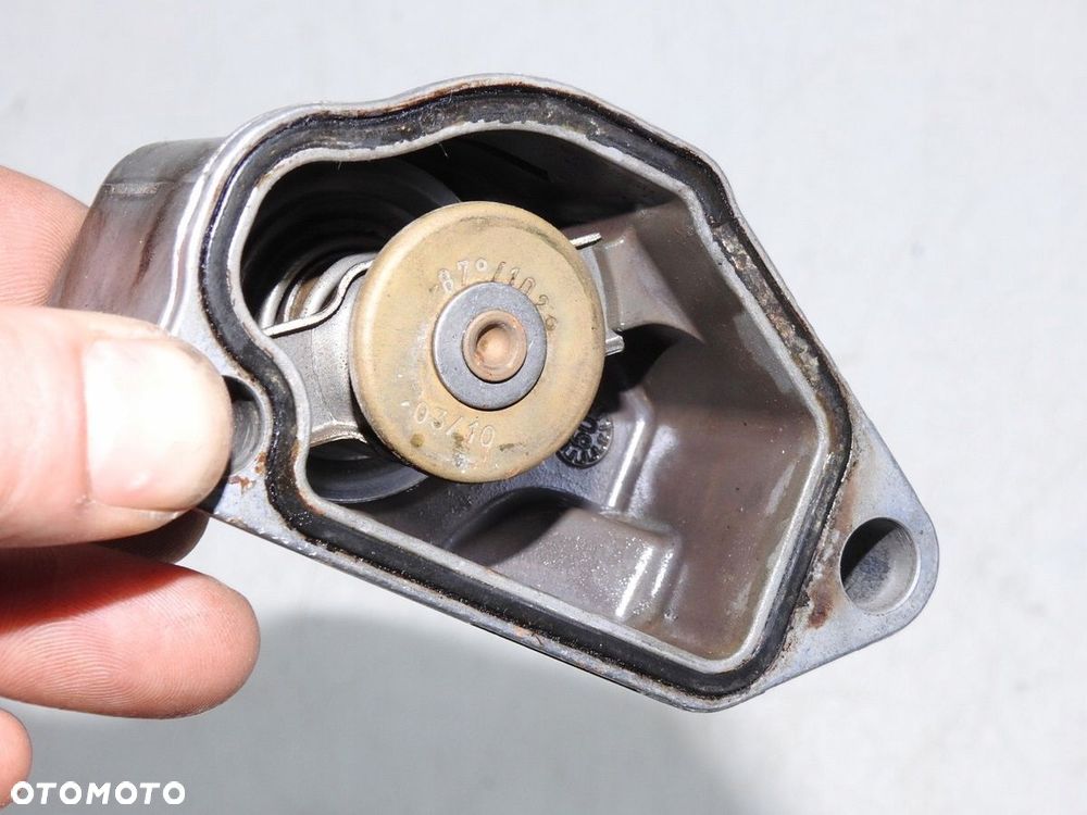 OBUDOWA TERMOSTAU CHEVROLET CAPTIVA 2.4 - 5