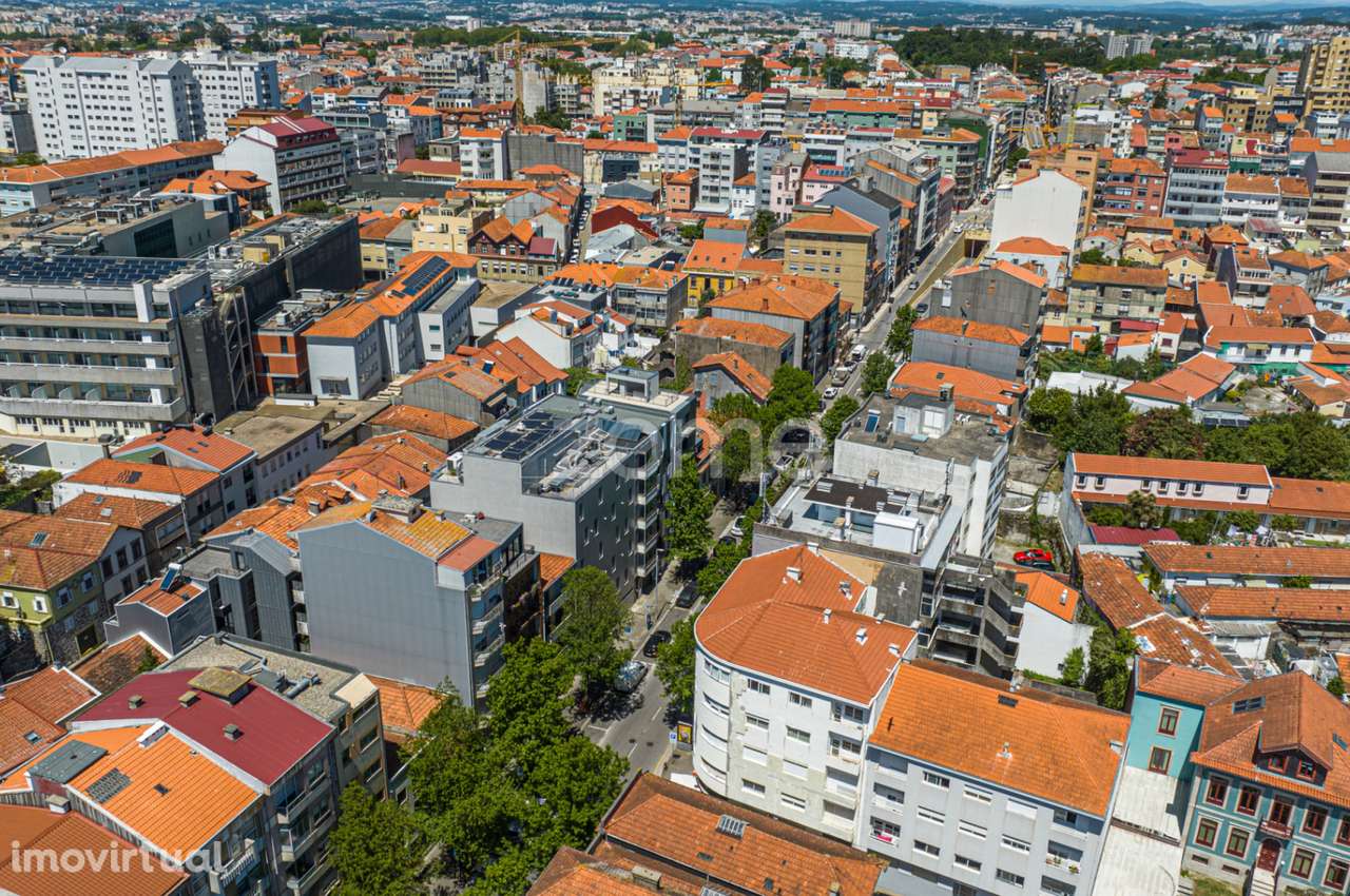 PRÉDIO PARA REABILITAÇÃO NO CENTRO DO PORTO - Grande imagem: 4/18