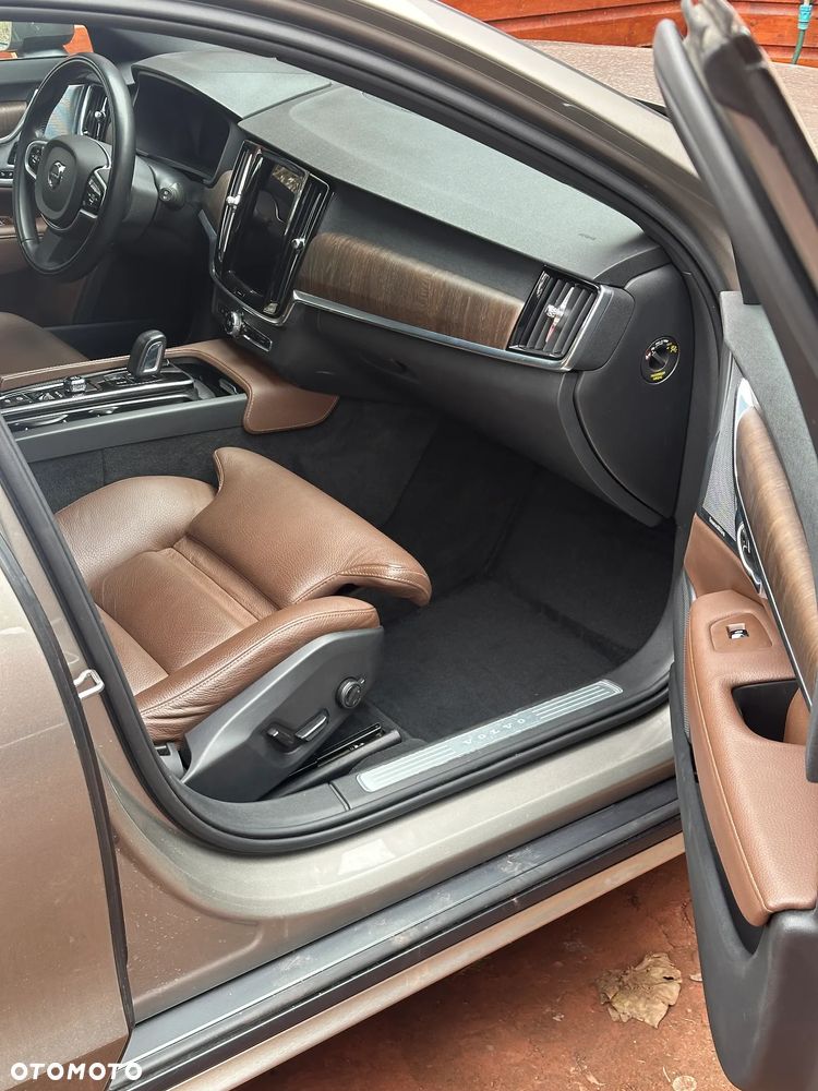 Volvo V90 Cross Country - 23