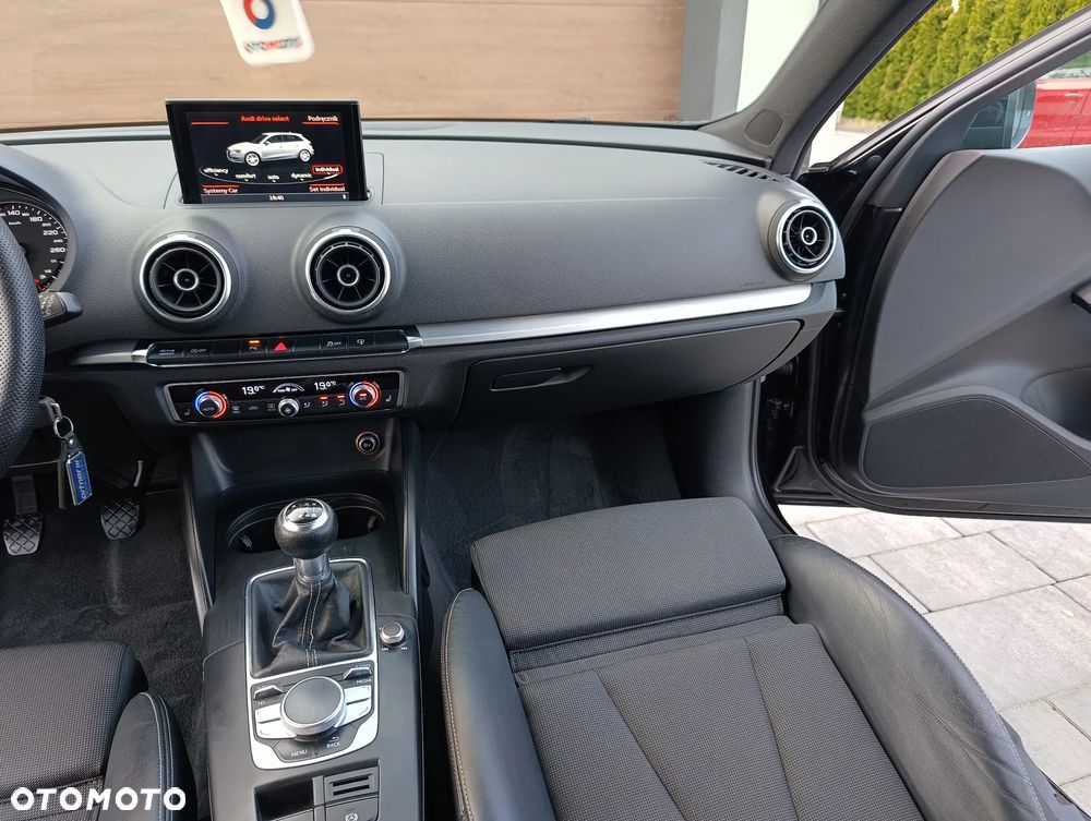 Audi A3 Sportback 2.0 TDI S line Sportpaket - 38
