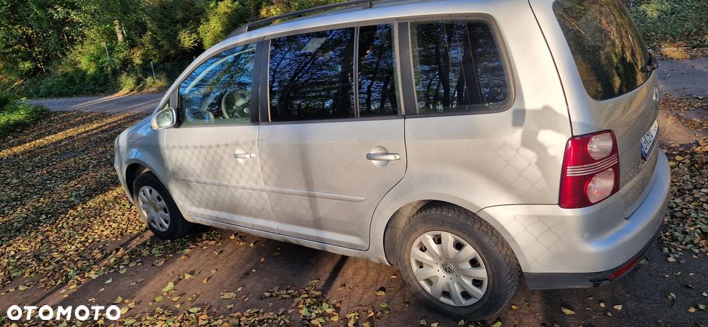 Volkswagen Touran 2.0 TDI Highline DSG - 10