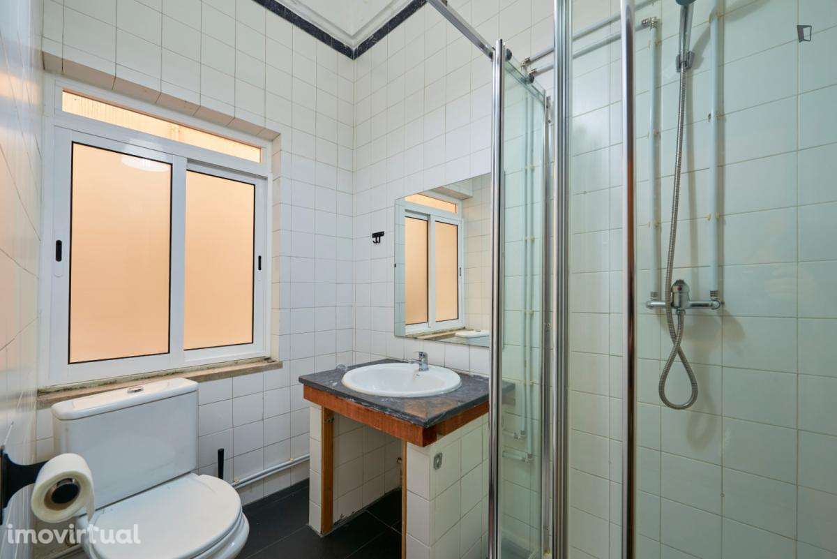 Quarto - localizado em Alameda Lisbon - Grande imagem: 2/27