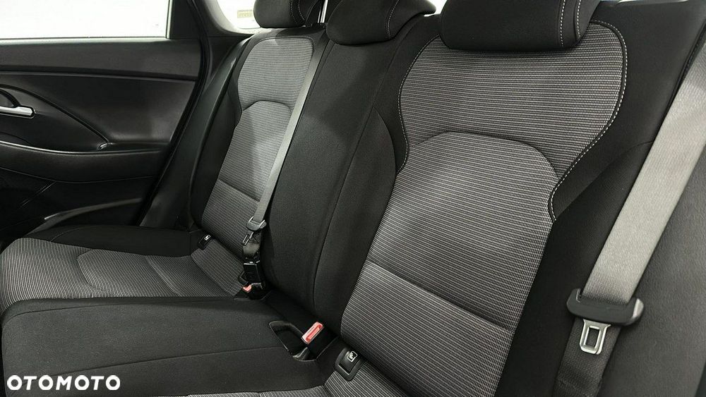 Hyundai i30 1.5 DPI Classic + - 12