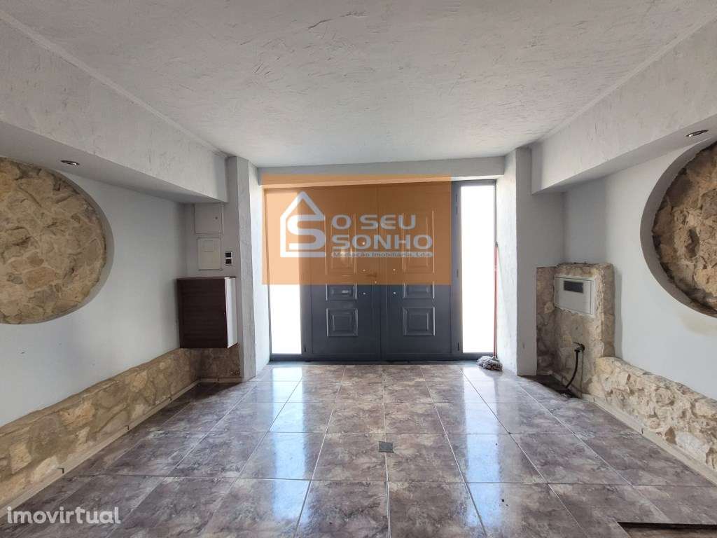 Prédio Urbano no Centro de São Brás de Alportel - Grande imagem: 2/29