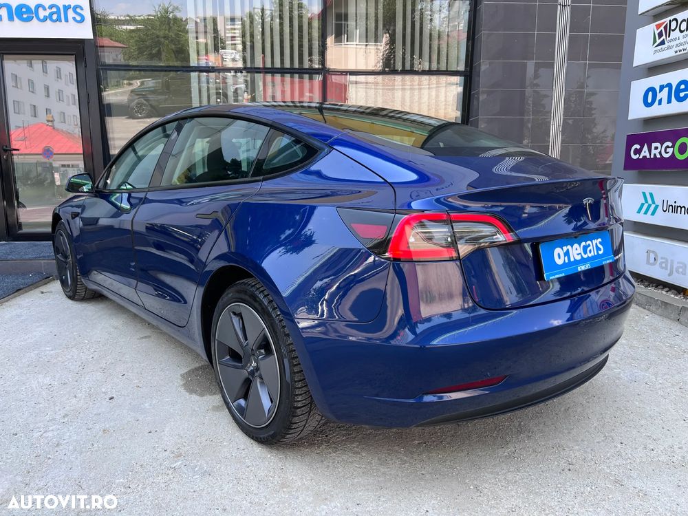 Tesla Model 3 - 4