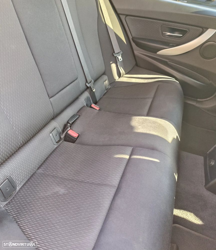 BMW 320 d xDrive Advantage Auto - 11
