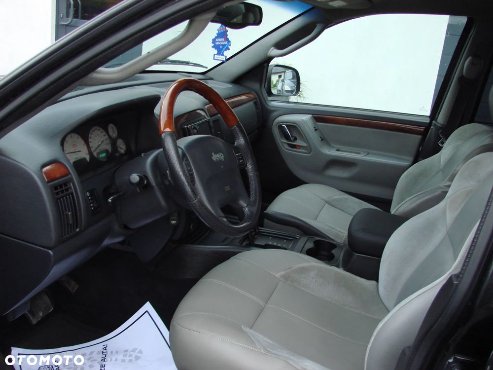 Jeep Grand Cherokee - 22