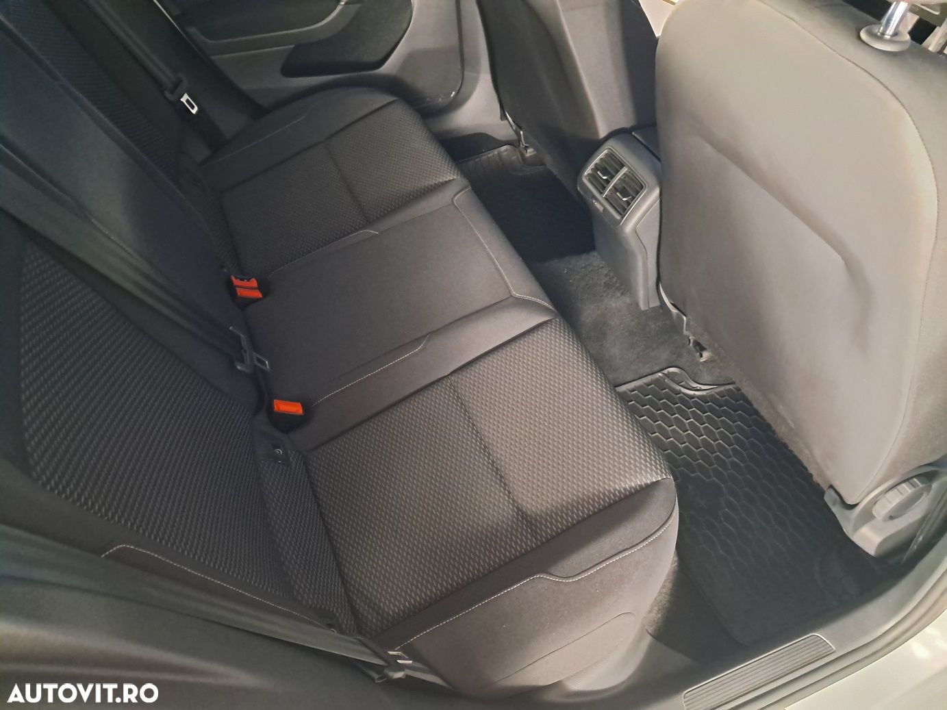 Volkswagen Golf - 8