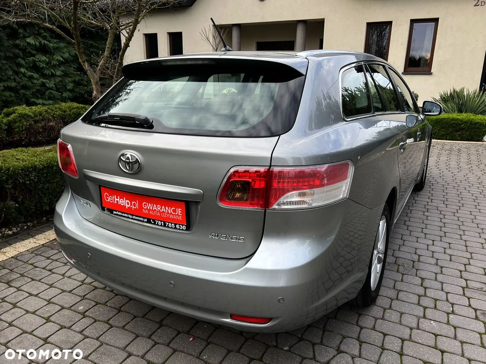 Toyota Avensis Combi 1.8 Multidrive S Executive - 3