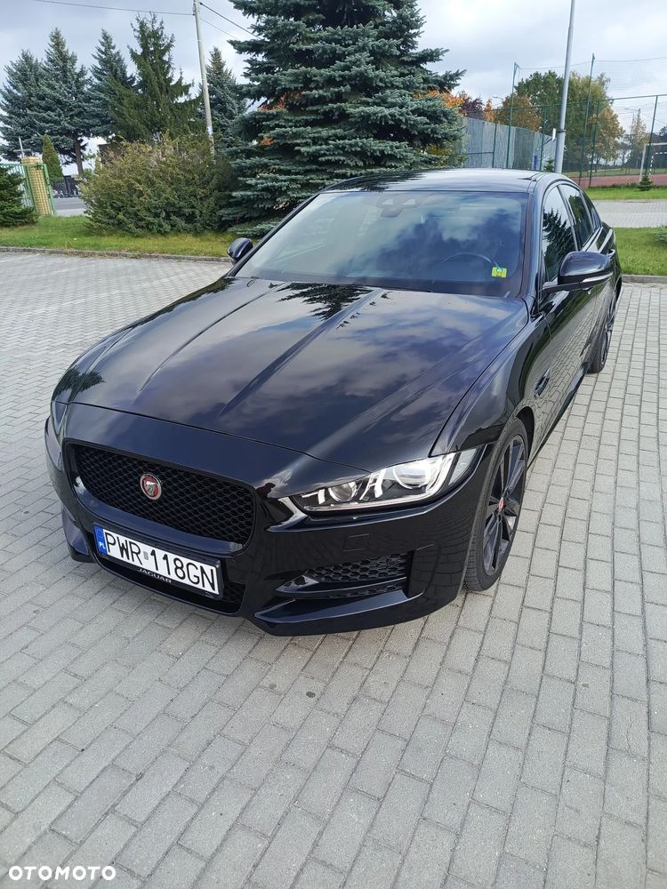 Jaguar XE 2.0 D AWD R-Sport - 3