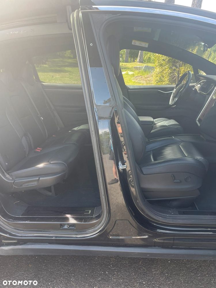 Tesla Model X - 28