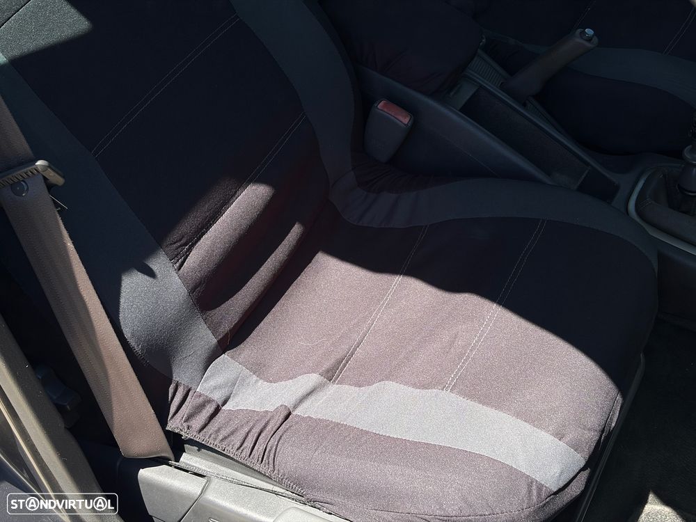 Volvo V40 1.6 Base - 22